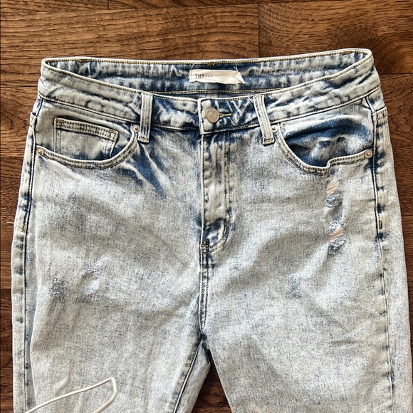 TNR Bleach Washed Distressed Women’s Jeans - Picture 3 of 11